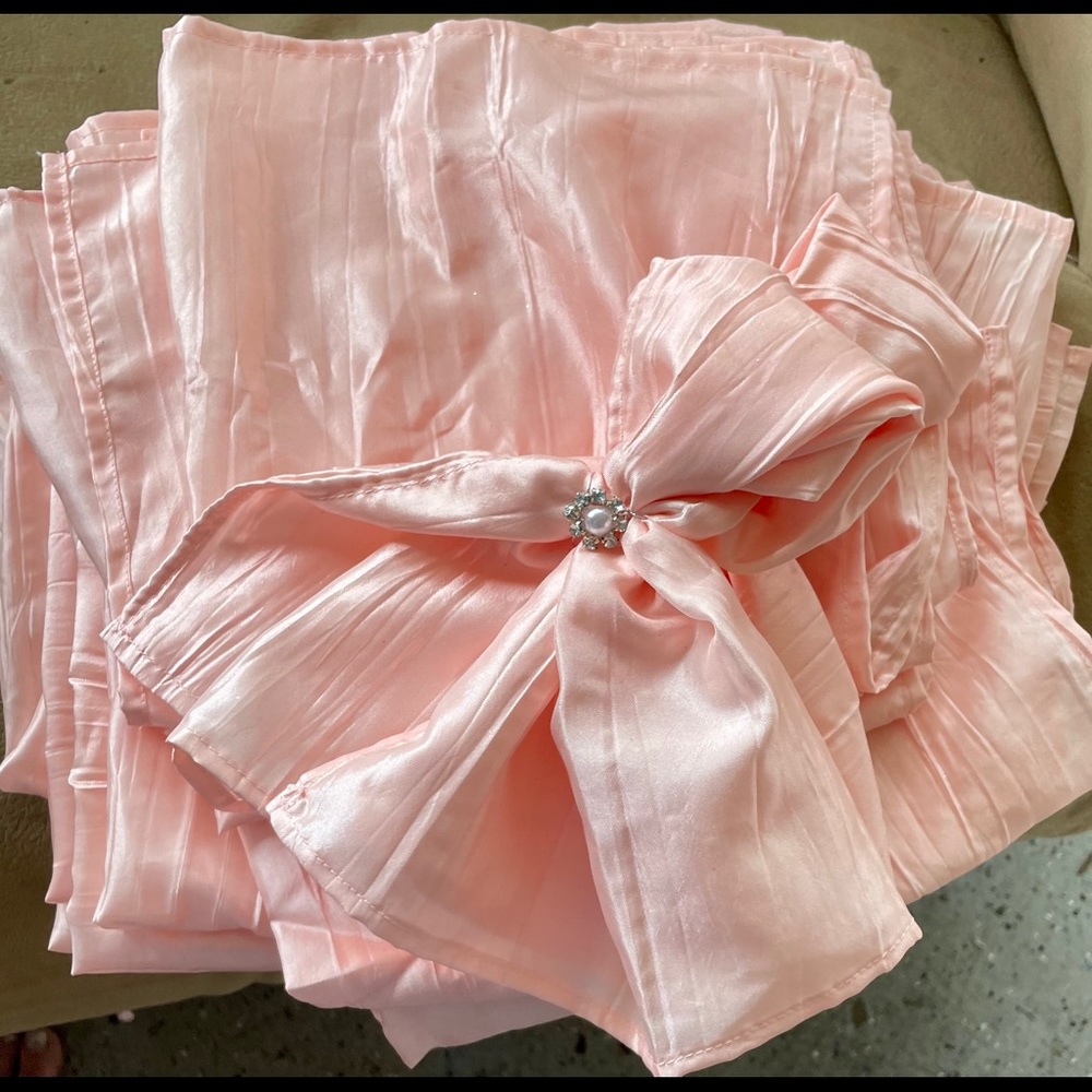 Set of 50 blush crinkle wedding napkins